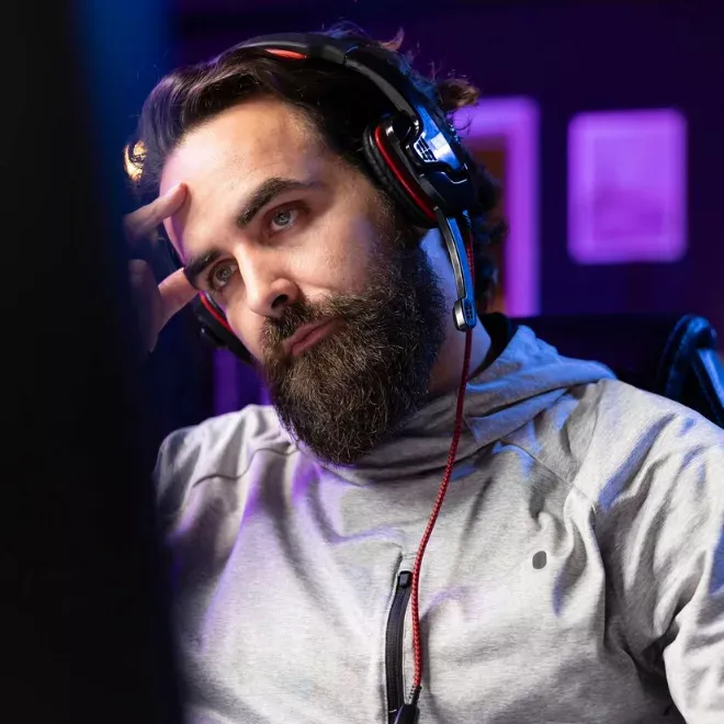 professional gamer disappointed after losing livestream 482257 115598 2